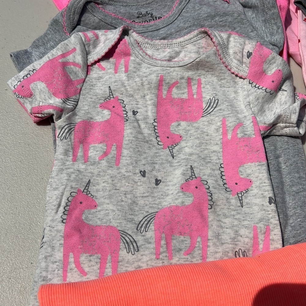 Lot of 12 girls Onesies - Picture 6 of 13